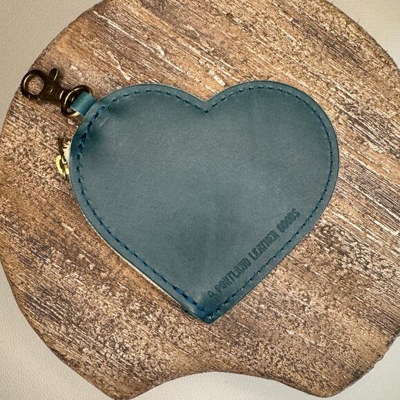 Portland Leather Heart Keychain Pouch FAST SHIP CARIBBEAN Heart NEW - Picture 2 of 3